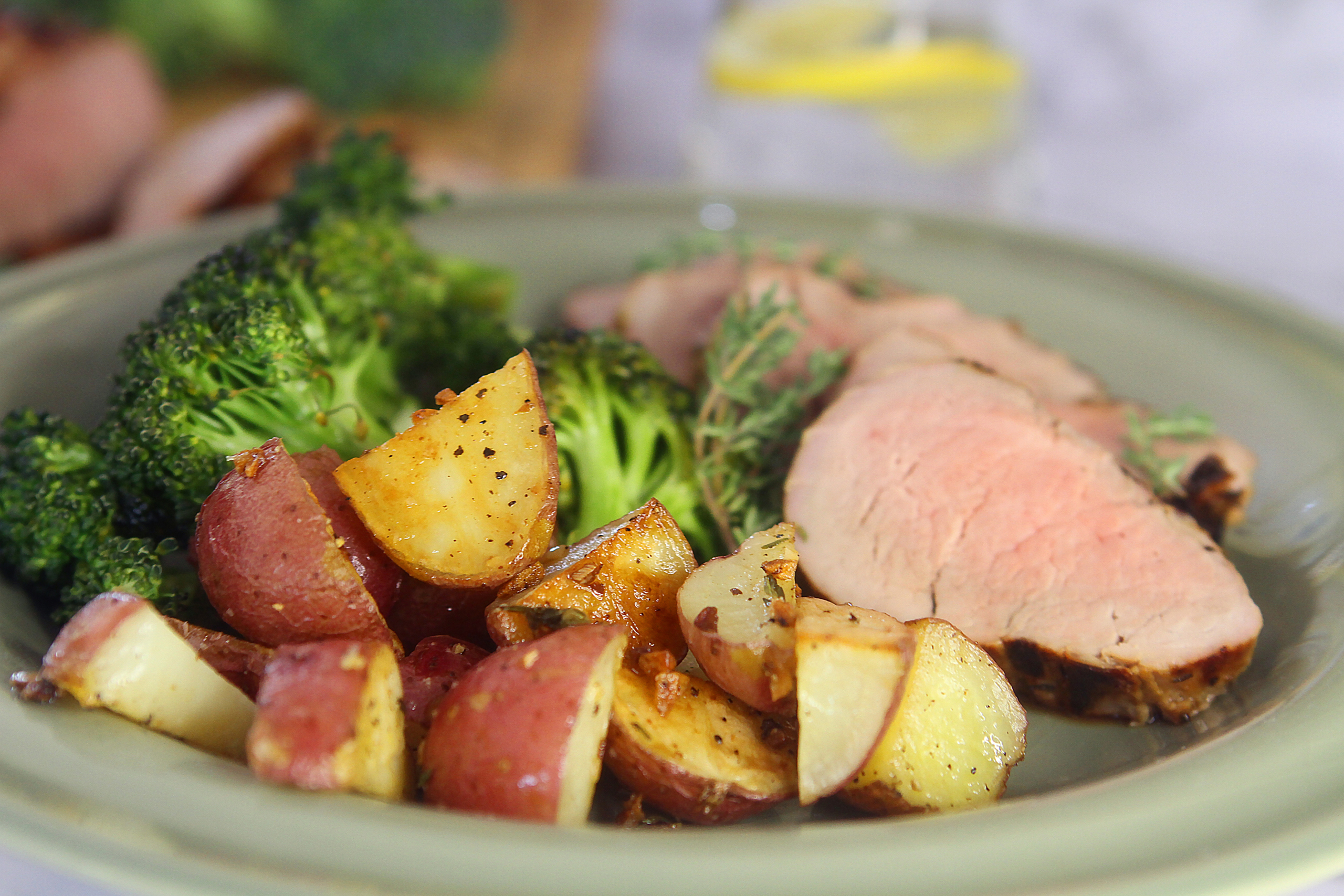 Pork Tenderloin Sliced with Potatoes and Broccoli 5009
