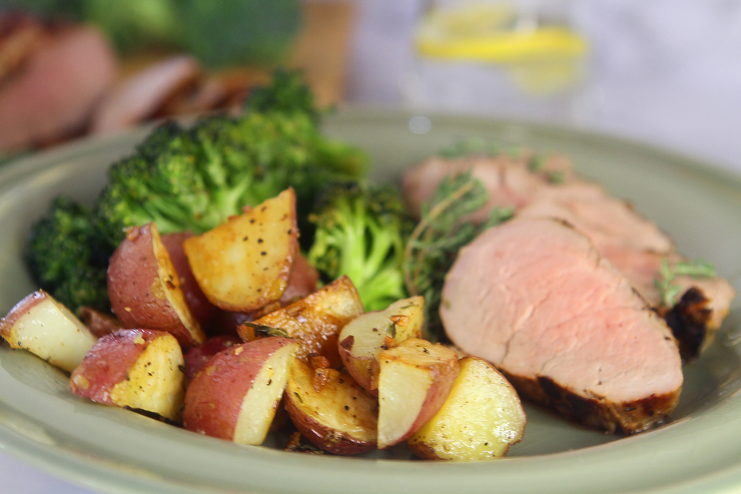 Pork Tenderloin Sliced with Potatoes and Broccoli 5010